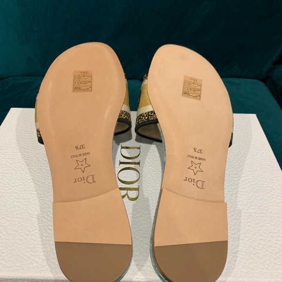 SOLD-Dior Dway Slide Sz. 39 - Picture 6 of 6